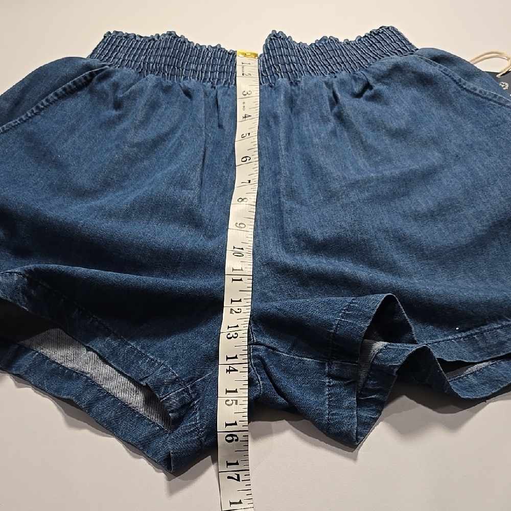 3/$15 Universal Thread– Women's Blue Chambray Smocked Waist Shorts Sz Small - Picture 7 of 9
